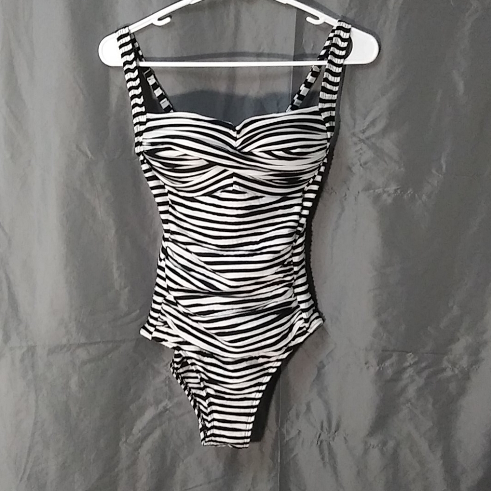 Emerald Bay, Size 8, Black and White